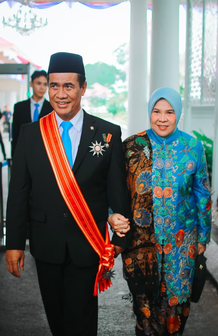 Mentan Amran Terima Anugerah Bintang Mahaputra Adipurna dari Presiden Prabowo